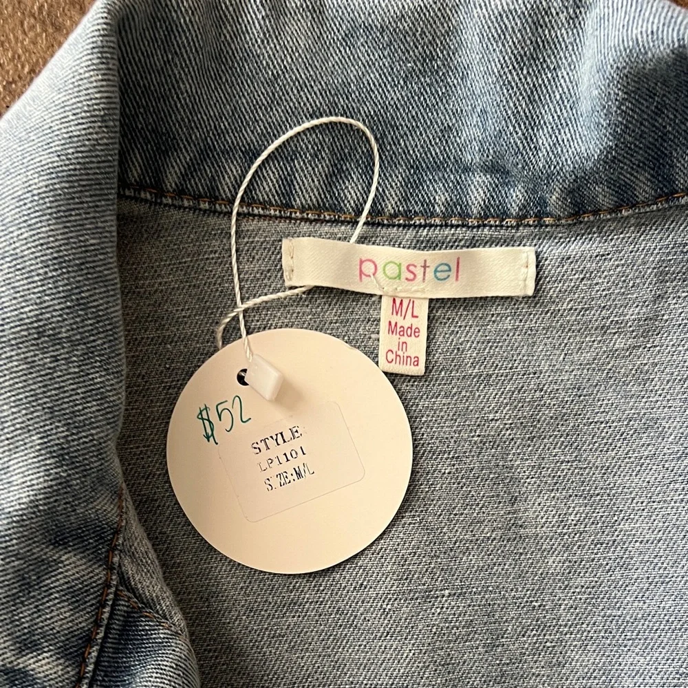 Denim women Jacket with Patches and Ruffle Sleeves - Picture 4 of 5